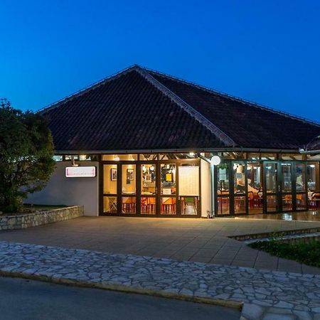 Victoria Mobilehome Jezera Village Holiday Resort Dış mekan fotoğraf