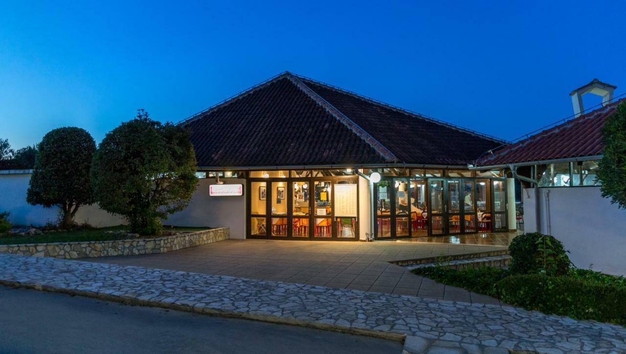 Victoria Mobilehome Jezera Village Holiday Resort Dış mekan fotoğraf